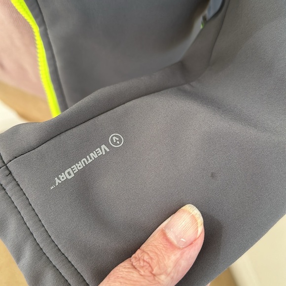 C9 champion - Grey “VentureDry” hooded jacket with neon zipper - size 12-14 L - Picture 6 of 13